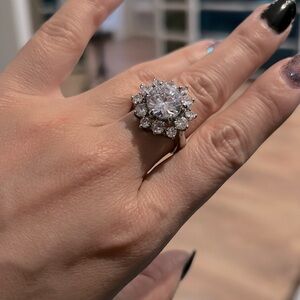 Beautiful diamon flower ring 6-7